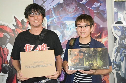 画像ギャラリー No.013のサムネイル画像 / ［TGS 2019］「HARDCORE MECHA」初の公式対戦イベントが開催。格闘特化のメカが暴れる混沌とした戦場に，レーザーキャノンが突き刺さる