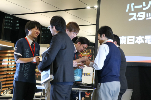 画像ギャラリー No.004のサムネイル画像 / 三井ビルのテナント企業25社30チームが「ストリートファイター」シリーズで腕を競ったeスポーツ大会をレポート