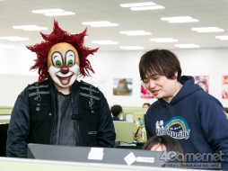 画像ギャラリー No.010のサムネイル画像 / 「キャサリン・フルボディ」のイメージソングを担当した「SEKAI NO OWARI」のDJ LOVEさんがアトラスを訪問! 橋野 桂氏とゲームをプレイし,コラボの経緯を語る