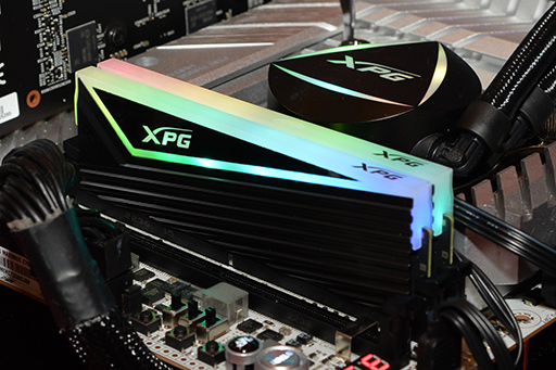 画像ギャラリー No.009のサムネイル画像 / PC用電源ユニットはついに出力1600Wに突入。12VHPWR&ATX 3.0対応電源をXPGが披露。小型ファン付きのPCIe 5.0対応SSDにも注目だ