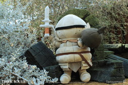 画像ギャラリー No.013のサムネイル画像 / 「DARK SOULS」のトランプ＆ジークマイヤーぬいぐるみが本日発売。飾って楽しむもよし，遊びつくすもよしの新アイテム