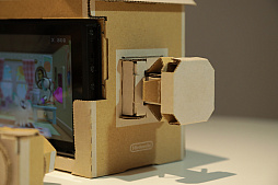 画像ギャラリー No.023のサムネイル画像 / 「Nintendo Labo」の親子向け体験会「Nintendo Labo Camp」をレポート。ダンボールを組み立ててコントローラができあがる。新しい遊びに子供達も興味津々