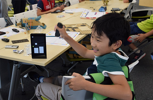 画像ギャラリー No.009のサムネイル画像 / 30人の小学生が新しい遊びの発明に挑戦！　「Nintendo Labo」を使うハッカソンの初日をレポート