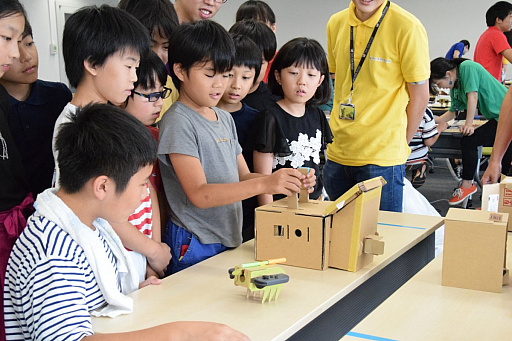 画像ギャラリー No.011のサムネイル画像 / 30人の小学生が新しい遊びの発明に挑戦！　「Nintendo Labo」を使うハッカソンの初日をレポート