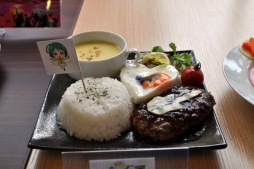 画像ギャラリー No.003のサムネイル画像 / 「キラッとプリ☆チャン プリズムストーンカフェ原宿」の内覧会をレポート。キャラをイメージした可愛くておいしいメニューがいっぱい！