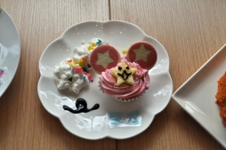 画像ギャラリー No.008のサムネイル画像 / 「キラッとプリ☆チャン プリズムストーンカフェ原宿」の内覧会をレポート。キャラをイメージした可愛くておいしいメニューがいっぱい！