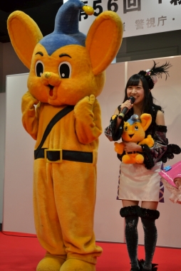画像ギャラリー No.017のサムネイル画像 / 「親と子の警察展」にプリ☆チャンアイドルが登場！　「キラッとプリ☆チャン」ネットルール安全教室のステージをレポート