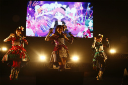画像ギャラリー No.008のサムネイル画像 / ライブで紡ぐ，壮大な宇宙の旅「キラッとプリ☆チャン スペースシップアドベンチャー」。みらいとライブ初参加のさだめによるパフォーマンスも必見