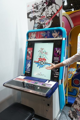 画像ギャラリー No.001のサムネイル画像 / ［JAEPO2018］「アカとブルー Type-R」はレバー操作で細かい動きが断然ラクに。exA-Arcadia基板はすでに“次”を見据えている