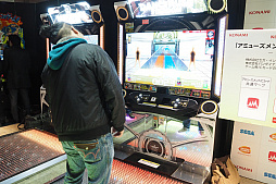 画像ギャラリー No.010のサムネイル画像 / ［JAEPO2018］「DANCERUSH STARDOM」直撮りムービー＆プレイレポート。シャッフルダンスをテーマにした新世代ダンスゲーム