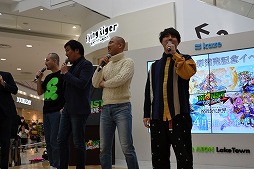 画像ギャラリー No.007のサムネイル画像 / スリムクラブとコロチキの4人が「モンスターストライク カードゲーム」を初プレイ。第4弾「祝福されし世界」発売記念イベントレポート