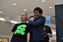 画像ギャラリー No.014のサムネイル画像 / スリムクラブとコロチキの4人が「モンスターストライク カードゲーム」を初プレイ。第4弾「祝福されし世界」発売記念イベントレポート