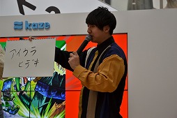 画像ギャラリー No.017のサムネイル画像 / スリムクラブとコロチキの4人が「モンスターストライク カードゲーム」を初プレイ。第4弾「祝福されし世界」発売記念イベントレポート