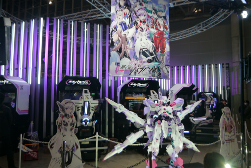 画像ギャラリー No.003のサムネイル画像 / ［JAEPO2018］「星と翼のパラドクス」直撮りムービー＆プレイレポート。非対称のレバー2本とサブモニター，可動筐体がロボ好きのハートを熱くさせる