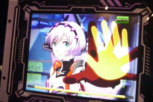 画像ギャラリー No.020のサムネイル画像 / ［JAEPO2018］「星と翼のパラドクス」直撮りムービー＆プレイレポート。非対称のレバー2本とサブモニター，可動筐体がロボ好きのハートを熱くさせる