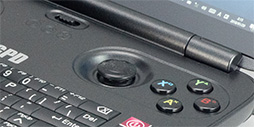 画像ギャラリー No.021のサムネイル画像 / ゲーマー向け超小型PCの第2弾「GPD WIN 2」が4Gamerにやってきた! まずは従来モデルと外観を比較してみる