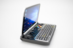 画像ギャラリー No.033のサムネイル画像 / ゲーマー向け超小型PCの第2弾「GPD WIN 2」が4Gamerにやってきた! まずは従来モデルと外観を比較してみる
