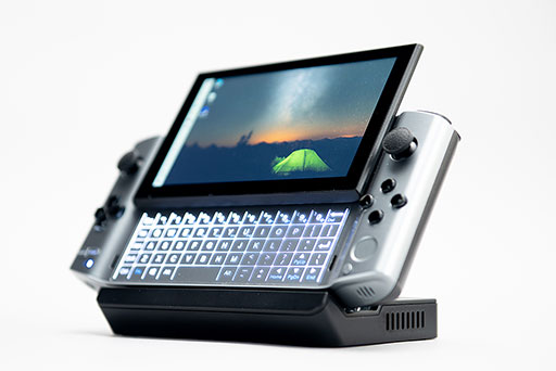 画像ギャラリー No.001のサムネイル画像 / Switch Lite風の小型ゲーマー向けPC「GPD WIN 3」レビュー。ゲームを日常に取り込む最強の積みゲー崩しPCだ