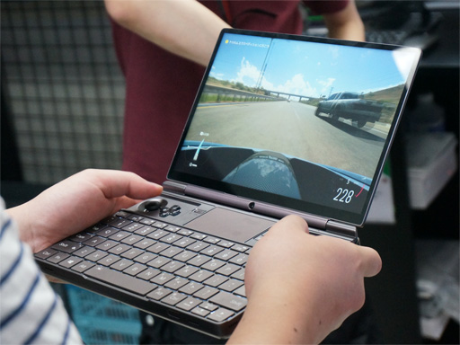 画像ギャラリー No.003のサムネイル画像 / ゲーマー向け小型PC「GPD WIN MAX2」の予約受付がはじまる。10.1型液晶と「Ryzen 7 6800U」の搭載が見どころだ