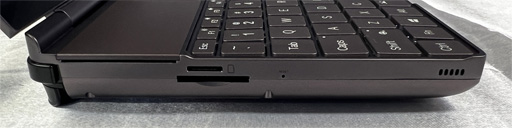 画像ギャラリー No.007のサムネイル画像 / ゲーマー向け小型PC「GPD WIN MAX2」の予約受付がはじまる。10.1型液晶と「Ryzen 7 6800U」の搭載が見どころだ