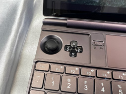 画像ギャラリー No.010のサムネイル画像 / ゲーマー向け小型PC「GPD WIN MAX2」の予約受付がはじまる。10.1型液晶と「Ryzen 7 6800U」の搭載が見どころだ