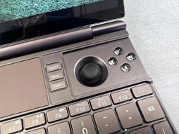 画像ギャラリー No.011のサムネイル画像 / ゲーマー向け小型PC「GPD WIN MAX2」の予約受付がはじまる。10.1型液晶と「Ryzen 7 6800U」の搭載が見どころだ