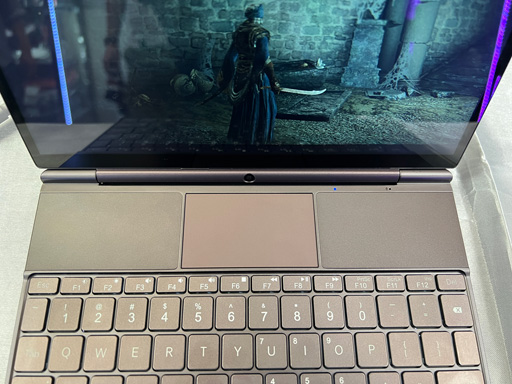 画像ギャラリー No.013のサムネイル画像 / ゲーマー向け小型PC「GPD WIN MAX2」の予約受付がはじまる。10.1型液晶と「Ryzen 7 6800U」の搭載が見どころだ