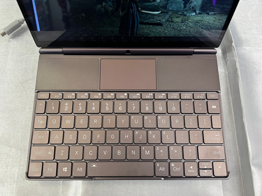 画像ギャラリー No.015のサムネイル画像 / ゲーマー向け小型PC「GPD WIN MAX2」の予約受付がはじまる。10.1型液晶と「Ryzen 7 6800U」の搭載が見どころだ