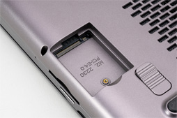 画像ギャラリー No.015のサムネイル画像 / 写真で見る「GPD WIN Max 2」。小型ノートPCとしての完成度は高いがニッチなポジションは変わらず