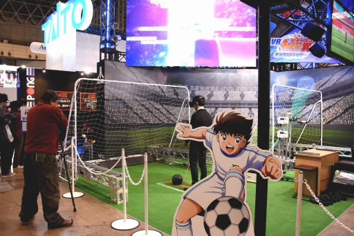 画像ギャラリー No.001のサムネイル画像 / ［JAEPO2018］若林くんとPK3番勝負！ 「VRキャプテン翼〜燃えろストライカー〜（仮）」のプレイレポートをお届け