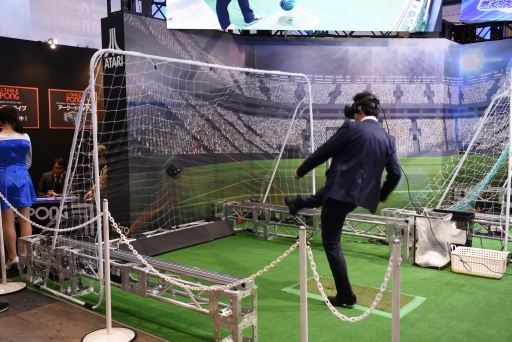 画像ギャラリー No.007のサムネイル画像 / ［JAEPO2018］若林くんとPK3番勝負！ 「VRキャプテン翼〜燃えろストライカー〜（仮）」のプレイレポートをお届け