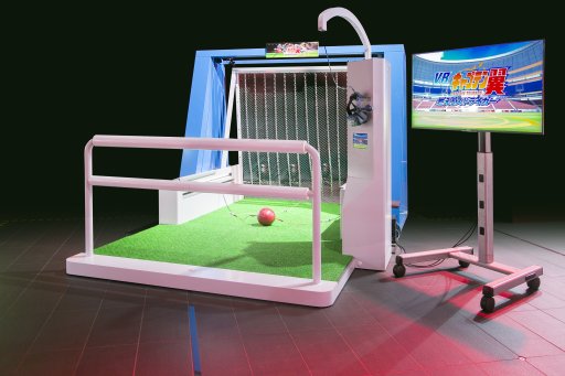 画像ギャラリー No.010のサムネイル画像 / 乗る・蹴るの臨場感が味わえるVRアトラククション「VR 進撃の巨人」「VR キャプテン翼」を,開催中のロケーションテストで体験してきた