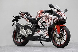 画像ギャラリー No.002のサムネイル画像 / 「真・三國無双8」と「鈴鹿8耐」がコラボレーション。オリジナルラッピングバイクが当たるキャンペーンを開催