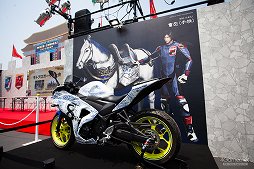 画像ギャラリー No.022のサムネイル画像 / 「鈴鹿8耐」と「真・三國無双8」がコラボ。会場でのステージや鈴木プロデューサーへのインタビューを掲載