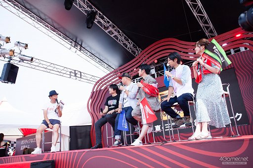 画像ギャラリー No.029のサムネイル画像 / 「鈴鹿8耐」と「真・三國無双8」がコラボ。会場でのステージや鈴木プロデューサーへのインタビューを掲載