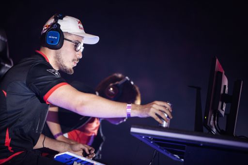 画像ギャラリー No.052のサムネイル画像 / ［EVO2019］Day3，最後の戦いがいよいよスタート。「BBTAG」「SFV AE」「鉄拳7」「スマブラSP」の決勝が行われる最終日Twitterまとめ