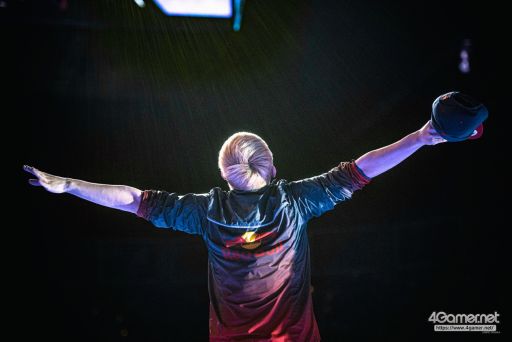 画像ギャラリー No.111のサムネイル画像 / ［EVO2019］Day3，最後の戦いがいよいよスタート。「BBTAG」「SFV AE」「鉄拳7」「スマブラSP」の決勝が行われる最終日Twitterまとめ