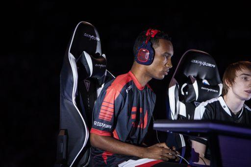 画像ギャラリー No.116のサムネイル画像 / ［EVO2019］Day3，最後の戦いがいよいよスタート。「BBTAG」「SFV AE」「鉄拳7」「スマブラSP」の決勝が行われる最終日Twitterまとめ