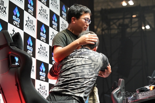 画像ギャラリー No.003のサムネイル画像 / ［EVO Japan］「大乱闘スマッシュブラザーズ SPECIAL」部門優勝はしゅーとん選手。Winner'sのまま無敗でEVO Japan制覇を成し遂げる