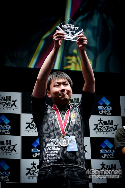 画像ギャラリー No.005のサムネイル画像 / ［EVO Japan］「大乱闘スマッシュブラザーズ SPECIAL」部門優勝はしゅーとん選手。Winner'sのまま無敗でEVO Japan制覇を成し遂げる