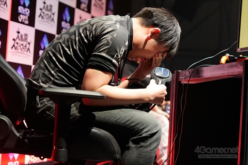 画像ギャラリー No.001のサムネイル画像 / ［EVO Japan］応援してくれている人の声援が力に――「大乱闘スマッシュブラザーズ SPECIAL」部門優勝，しゅーとん選手インタビュー