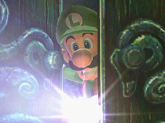 3DS向けリメイク版「ルイージマンション」の紹介映像が公開。ちょっぴり臆病なルイージが，勇気を振り絞ってオバケに立ち向かう