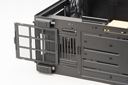 画像ギャラリー No.011のサムネイル画像 / 人気ストリーマー「Ninja」とコラボした,大胆なデザインのPCケース「H700i Ninja」をNZXTが国内発表。実機は完成度がかなり高い