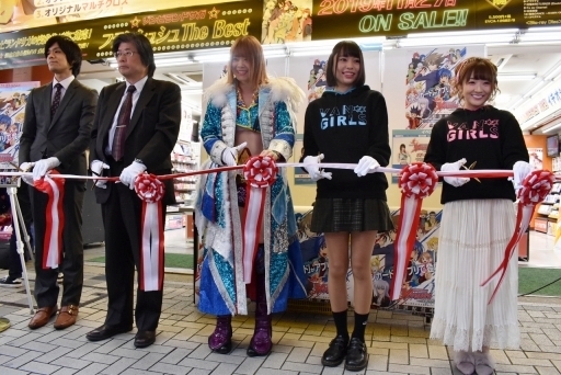 画像ギャラリー No.004のサムネイル画像 / 女子プロレスラーの岩谷麻優選手も祝福。「カードファイト!! ヴァンガードZERO」正式サービス開始を記念したテープカットセレモニーが開催