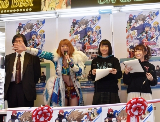 画像ギャラリー No.005のサムネイル画像 / 女子プロレスラーの岩谷麻優選手も祝福。「カードファイト!! ヴァンガードZERO」正式サービス開始を記念したテープカットセレモニーが開催