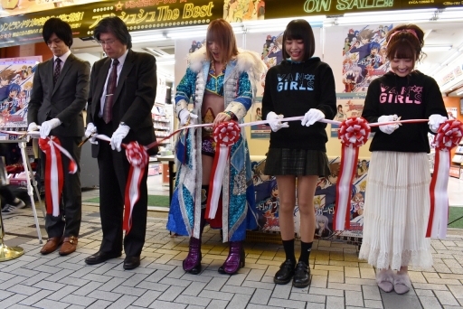 画像ギャラリー No.006のサムネイル画像 / 女子プロレスラーの岩谷麻優選手も祝福。「カードファイト!! ヴァンガードZERO」正式サービス開始を記念したテープカットセレモニーが開催