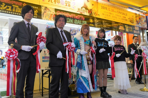 画像ギャラリー No.017のサムネイル画像 / 女子プロレスラーの岩谷麻優選手も祝福。「カードファイト!! ヴァンガードZERO」正式サービス開始を記念したテープカットセレモニーが開催