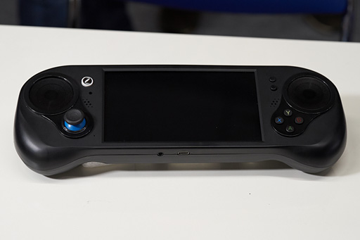 画像ギャラリー No.013のサムネイル画像 / ［TGS 2018］SteamのAAAタイトルが動くポータブルゲームPC「SMACH Z」は想像の斜め上をいくマシンだった