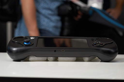 画像ギャラリー No.014のサムネイル画像 / ［TGS 2018］SteamのAAAタイトルが動くポータブルゲームPC「SMACH Z」は想像の斜め上をいくマシンだった
