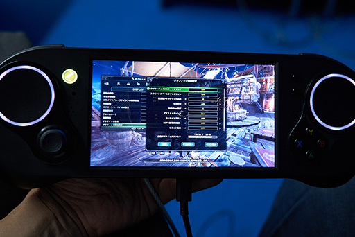 画像ギャラリー No.011のサムネイル画像 / ［TGS 2019］1年ぶりに見たポータブルゲームPC「SMACH Z」でMHWを遊ぶ。開発は進んでいるが，果たして2020年Q1に発売となるか？